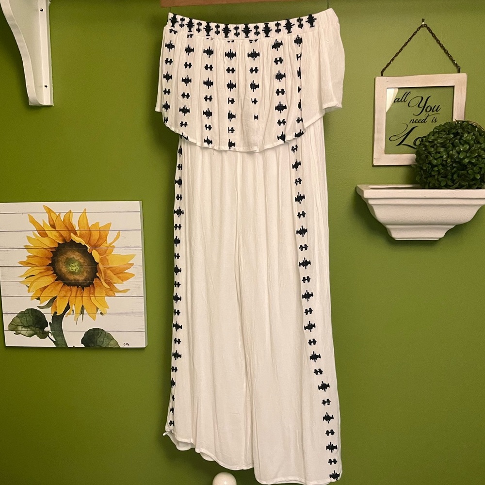 Sincerely Jules | NWT Embroidered Strapless Cropped Jumpsuit White Size M